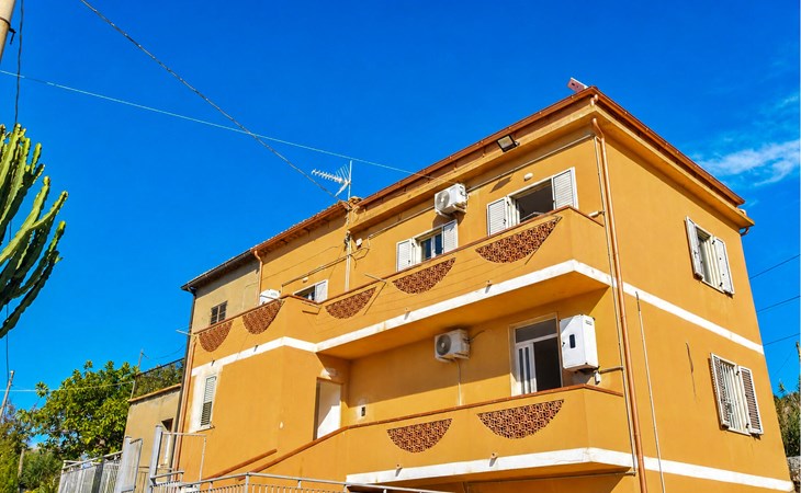 2 bedroom gorgeous apartment in Ricadi 1