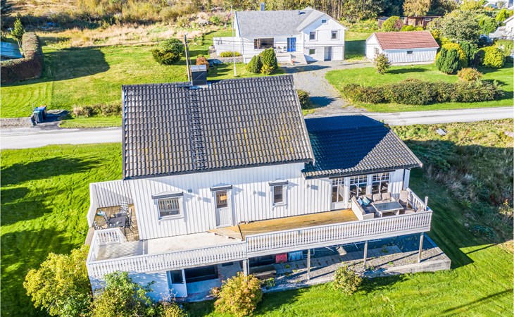 5 bedroom gorgeous home in Fjørtoft 1