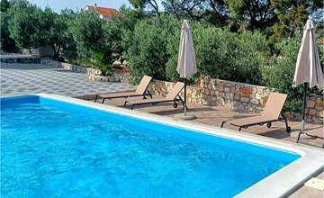 Cozy apartment in Jezera with WiFi 2