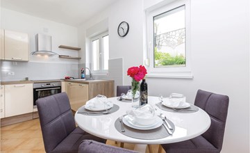 2 bedroom cozy apartment in Crikvenica 3