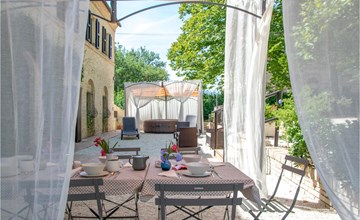 Nice home in Macerata with WiFi 2