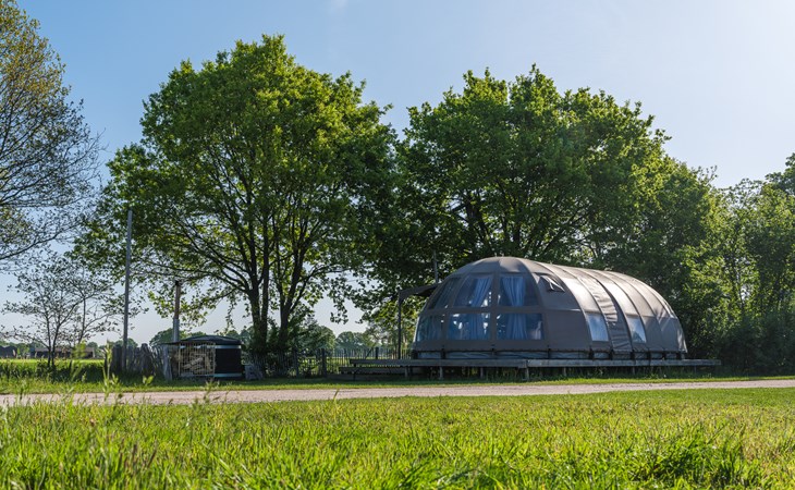 Riverdome with private bathroom and hot tub | 4 pers. 1