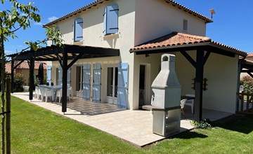Luxury 8-person villa on the beautiful Domaine Grand Aveneau in the heart of French nature (Perfect for one or two families! 2