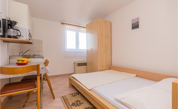 Cozy apartment in Sveti Filip i Jakov 2