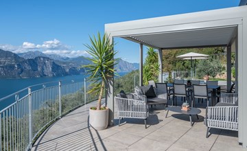 Alleinstehende Villa mit Pool und Traumaussicht 3