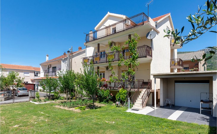 Lovely apartment in Kastel Luksic 1