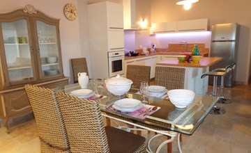 Klimatisierte Wohnung mit 2 Schlafzimmern und Pool 3