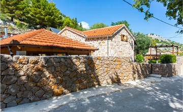 Lovely home in Starigrad with kitchen 3