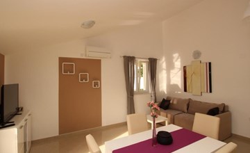 Gorica II A2+2 br.8 3