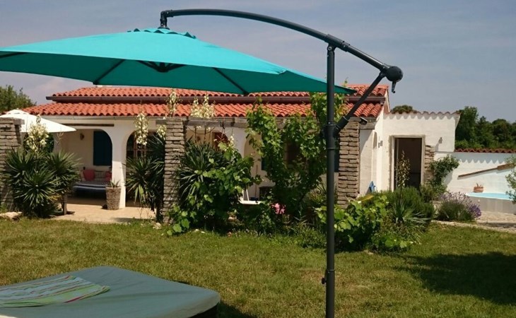 Villa More mit Pool 1