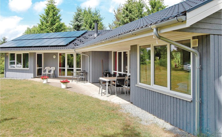 Awesome home in Fårvang with WiFi 1