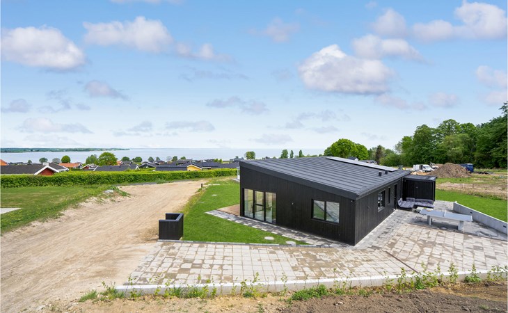 Gorgeous home in Sjølund with kitchen 1
