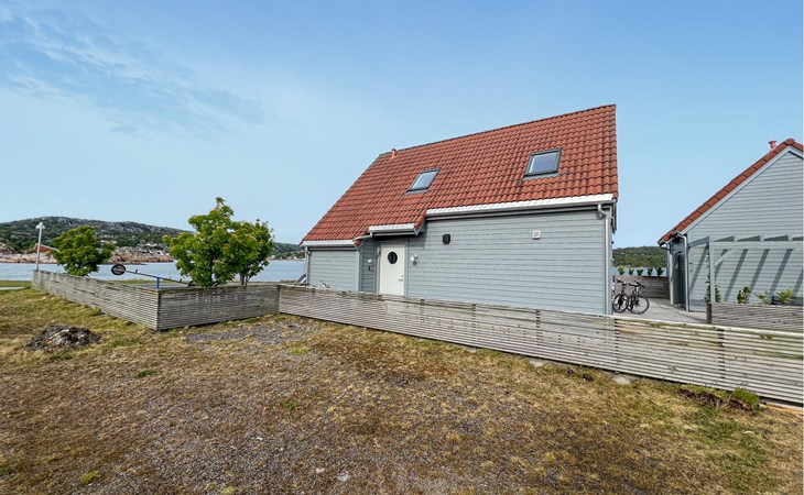Beautiful home in Lindesnes with house sea view 1