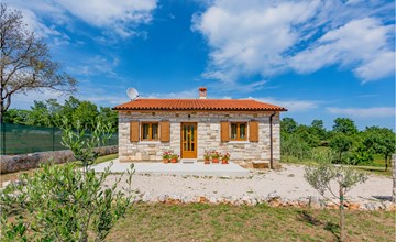 Beautiful home in Zminj with kitchen 2