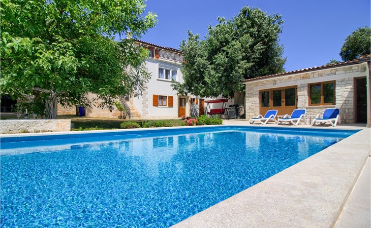 Villa Taki 1
