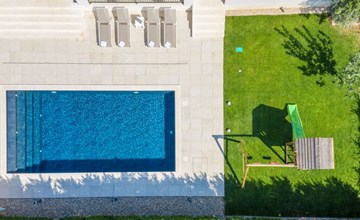 Haus für 9 Personen und 1 Kind in Gornje Rastane 2