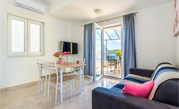 Gorgeous apartment in Srima with WiFi 2
