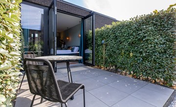 Stylish ZEE studio for 2 people with a sunny private terrace | Dishoek - Van der Manderelaan 16 3
