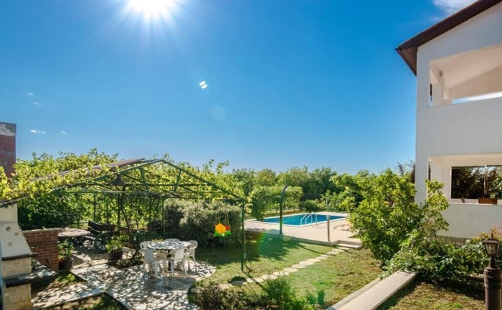 attraktive Wohnung mit privatem Pool 1