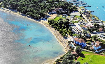 Villa mit Garten, Grill und Terrasse 3