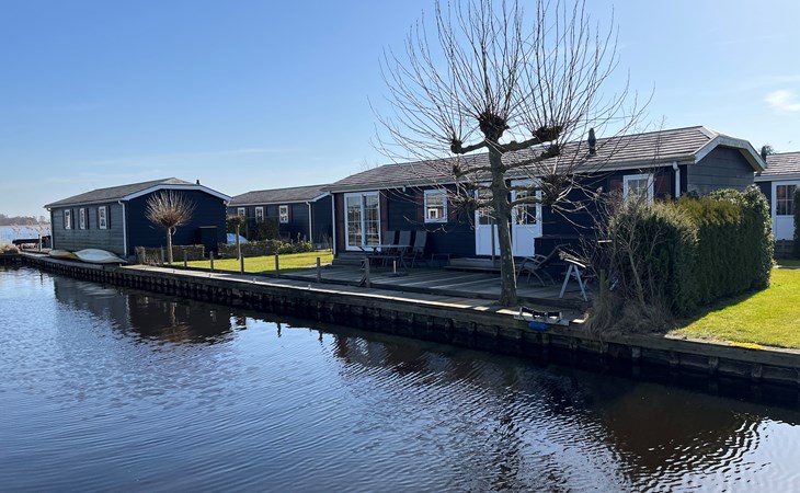 6 persons terrace on the water 1