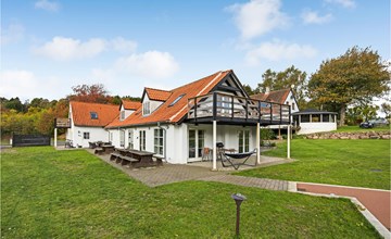 6 bedroom cozy home in Gudhjem 2