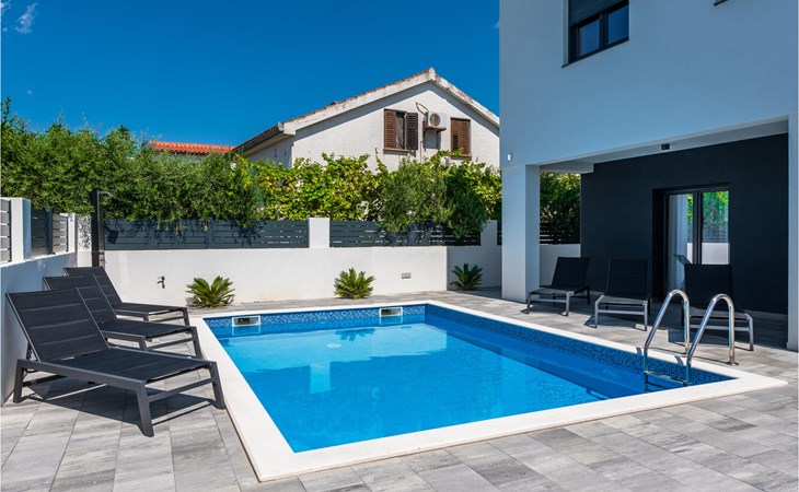 Beach front home in Vrsi 1