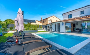 4 SZ mit Bad en suite Pool und Sommerküche 3