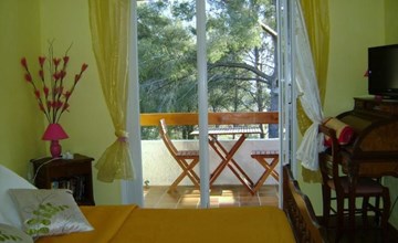 mit Terrasse, mitten in der Natur 3