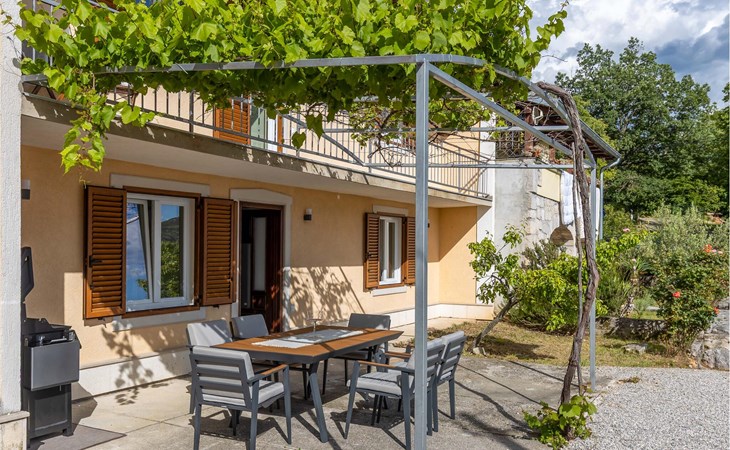 2 bedroom beautiful home in Grizane 1