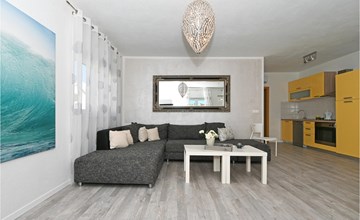 Awesome apartment in Okrug Gornji 2