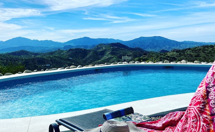 Nice, spacious vacation home with shared pool in the mountains near Málaga 1