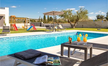 Villa Lacus 2
