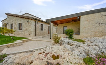 Nice home in Noto with WiFi 3