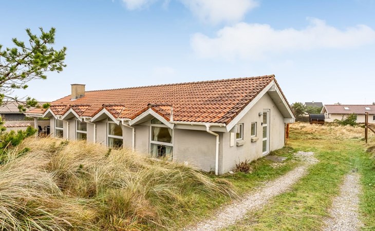 "Annemone" - 600m from the sea 1