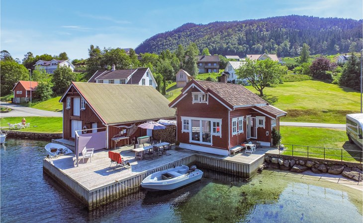 Awesome home in Erfjord with kitchen 1
