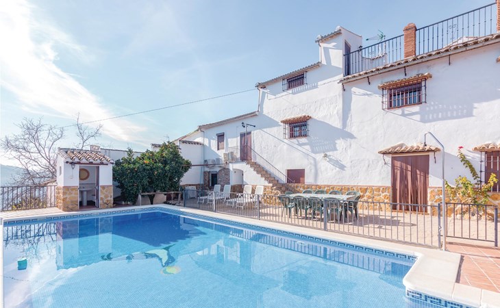 8 bedroom lovely home in Iznájar 1