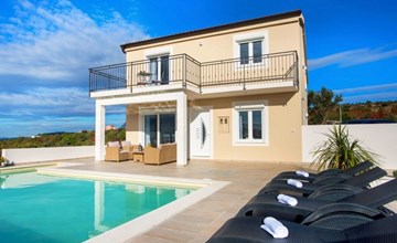 in Primošten mit privatem Pool 2