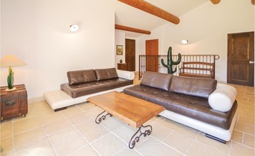 Cozy home in Apt with WiFi 2