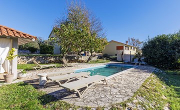 Ruime 10-persoons villa met privézwembad in Tinjan, Istrië 3