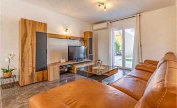5 bedroom cozy apartment in Banjole 3