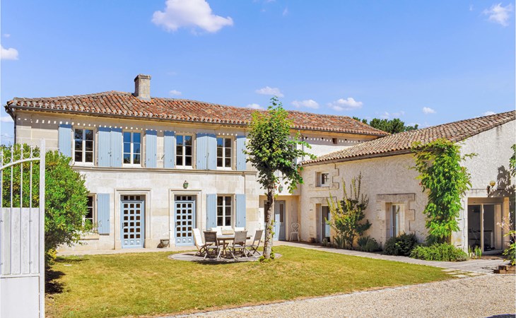 4 bedroom amazing home in Champmillon 1