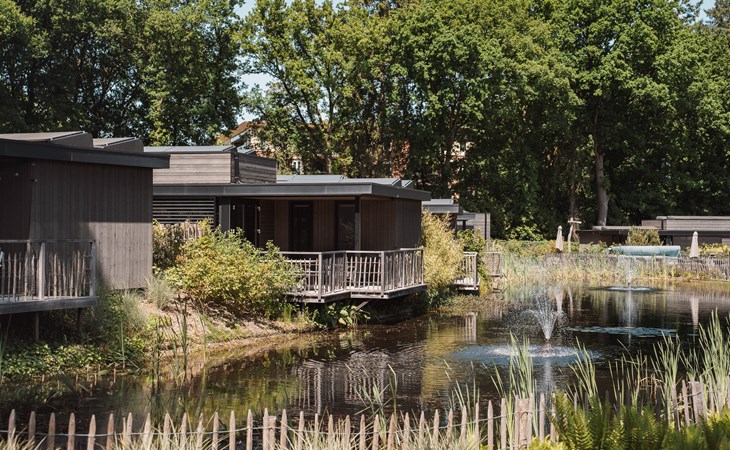 Luxe Waterlodge + hottub (6p) 1