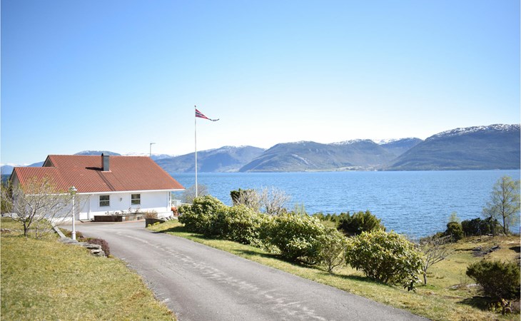 5 bedroom beach front home in Lavik 1