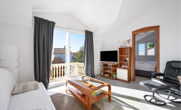 2 bedroom lovely apartment in Rogoznica 3