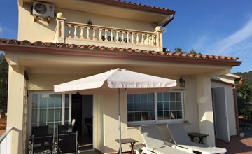 Gemütliches Ferienhaus mit Pool und Meerblick 2