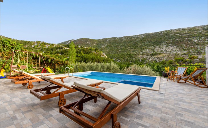 Nice home in Svinisce 1