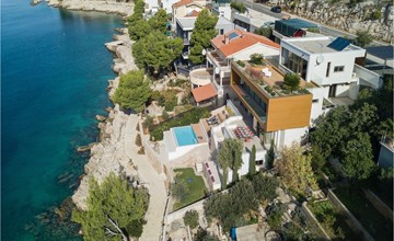 Villa Gloss 2