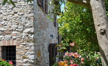 Altes Steinhaus mit Garten 3