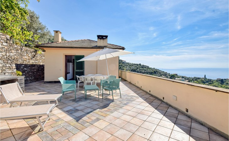 Beautiful home in Recco with kitchen 1